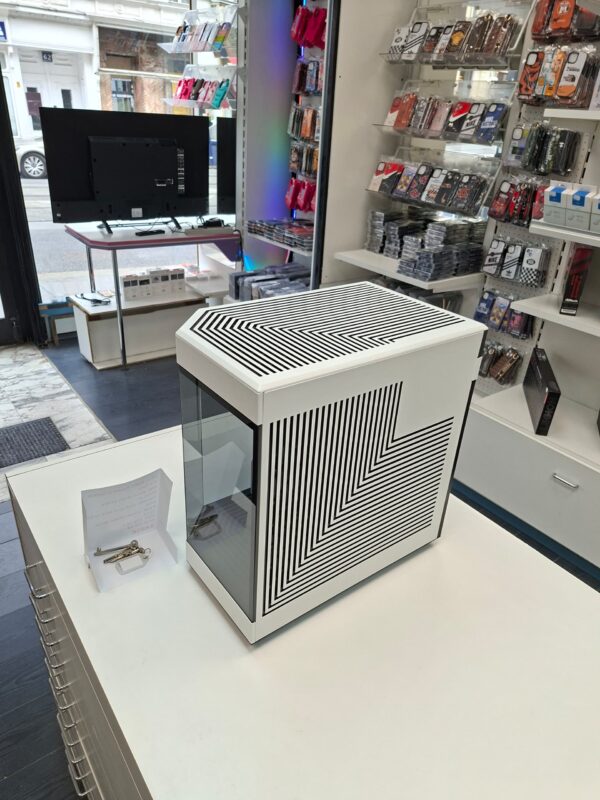HYTE Y60 Panda – Bild 4