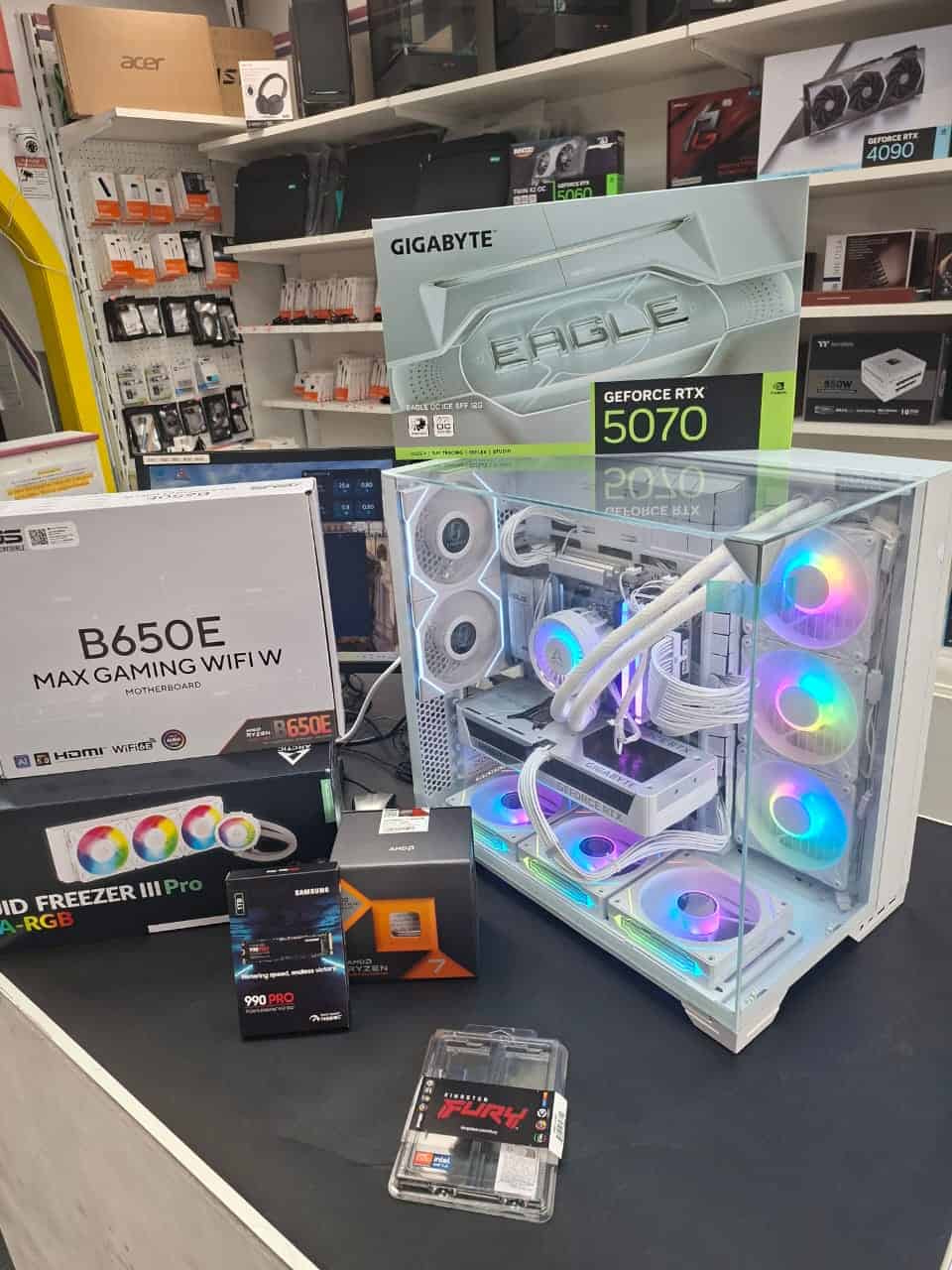 Lian Li O11D Compact White Gaming PC custom built by Techmann Vienna